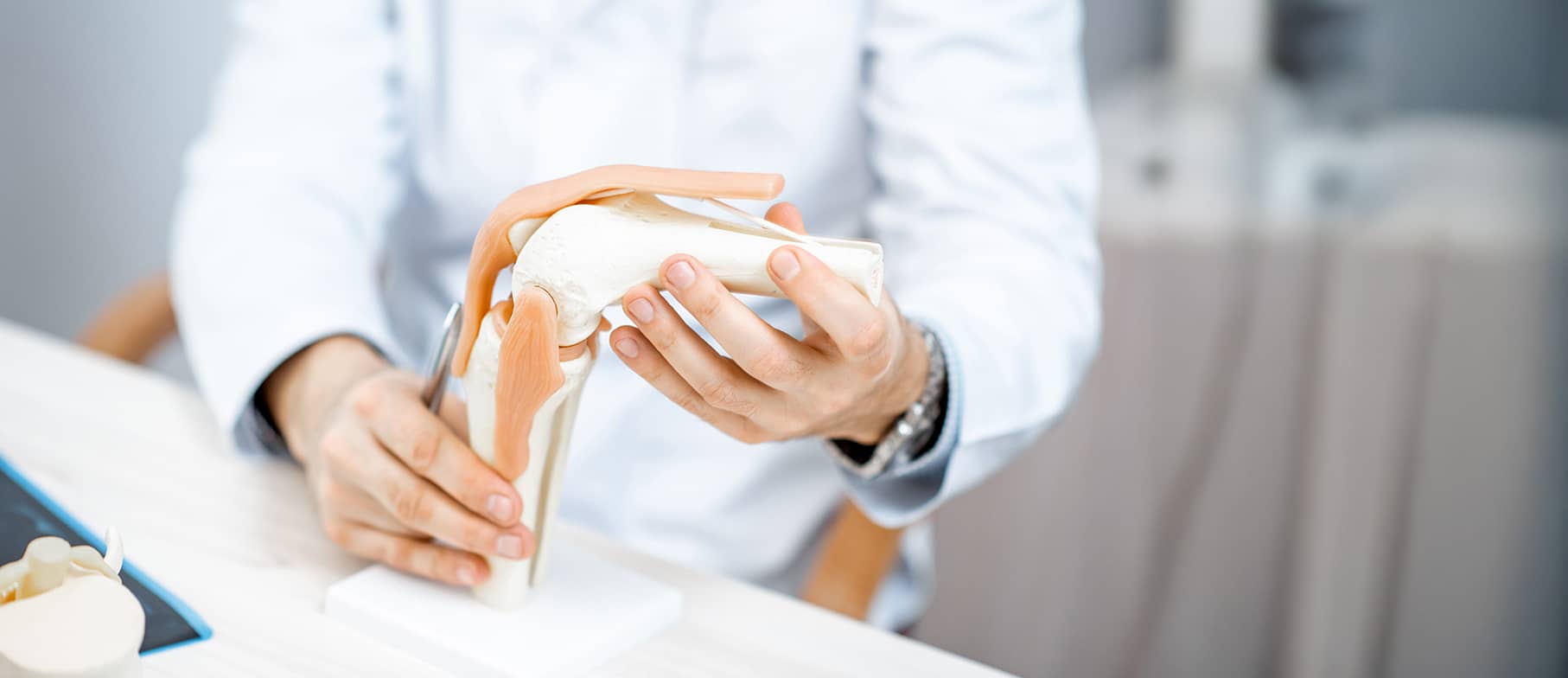 若い方から中高年の方まで。変形性膝関節症の全ての手術に関わってきた経験を元に、適切な診療方針を提案。