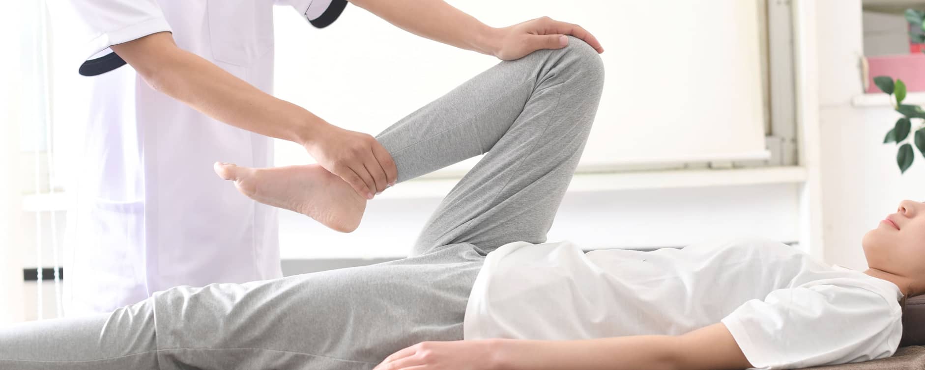 適切なリハビリテーションで膝、肩、肘、腰などの症状を改善します