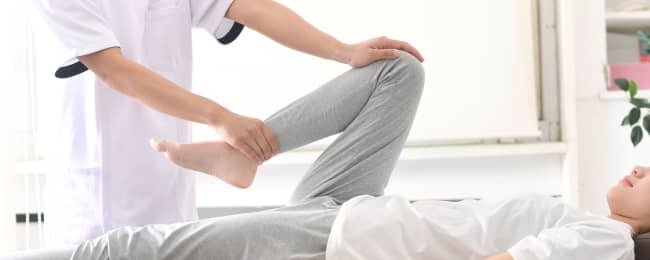 適切なリハビリテーションで膝、肩、肘、腰などの症状を改善します