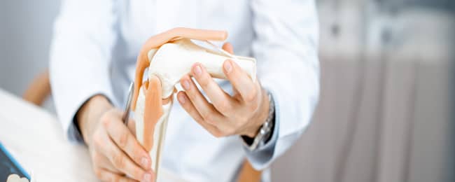 変形性膝関節症の診察、外来治療、手術、術後リハビリテーションまでお任せください